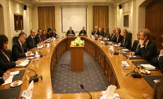 الصفدي يلتقي وفد سفراء النرويج