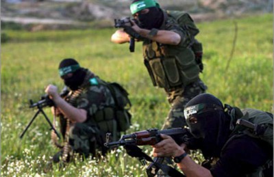 القسام تنشر بطاقات لجنود إسرائيليين ومعدات استولت عليها خلال الحرب