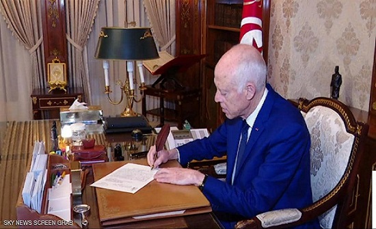تونس.. أربعاء حاسم بعد "أسوأ أزمة" منذ الاستقلال تونس.. أربعاء حاسم بعد "أسوأ أزمة" منذ الاستقلال