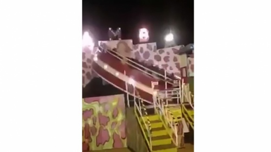 بالفيديو: خطأ تقنيّ في مدينة الملاهي كاد ينهي حياة 13 شخصاً