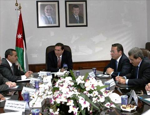 رئيس الوزراء : لا تهاون مع الفساد والفاسدين ولا احد فوق القانون رئيس الوزراء : لا تهاون مع الفساد والفاسدين ولا احد فوق القانون