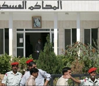 بدء محاكمة 51 متهما بحرق أكواخ امنية وتحطيم مركبات الشرطة في الطفيلة
