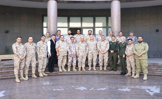 اختتام دورة الإعلام المتقدمة للضباط بالتوجيه المعنوي