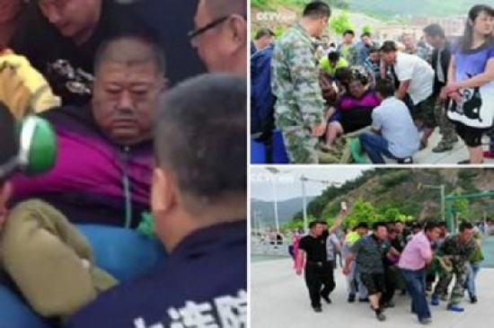 فيديو: صيني بدين ينقل بشبكة صيد ومروحية إلى المستشفى