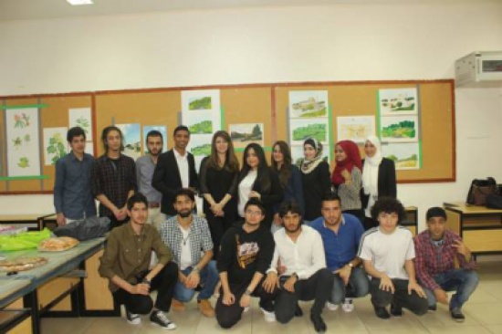 رئيس جامعة فيلادلفيا  يكرم الفائزين بمسابقة تصميم شعار (فيلادلفيا والمجتمع المحلي)