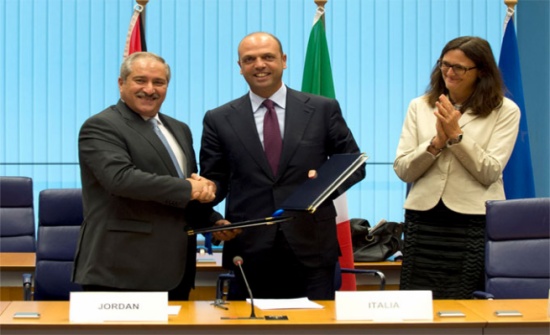 الاردن يوقع اتفاقية شراكة الحركة والهجرة والامن مع الاتحاد الاوروبي الاردن يوقع اتفاقية شراكة الحركة والهجرة والامن مع الاتحاد الاوروبي