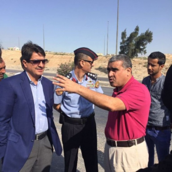 الامانة تواصل حملتها البيئية على مداخل مدينة عمان باتجاه الزرقاء الامانة تواصل حملتها البيئية على مداخل مدينة عمان باتجاه الزرقاء