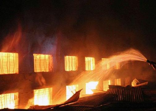 احتراق 3 محلات " برادي " في عمان احتراق 3 محلات " برادي " في عمان