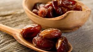 توزيع طرود تمور على 250 اسرة في عجلون