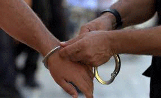 القبض على متهم بحقه 18 أسبقية جرمية في البادية الشمالية القبض على متهم بحقه 18 أسبقية جرمية في البادية الشمالية