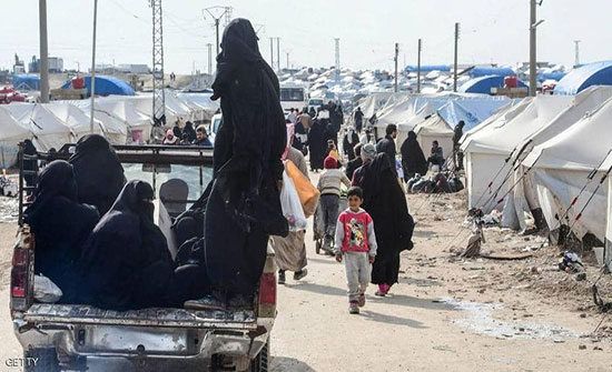 سوريا.. مئات النساء والأطفال يغادرون مخيم الهول سوريا.. مئات النساء والأطفال يغادرون مخيم الهول