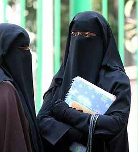 جامعة مصرية تطعن في حكم قضائي يسمح للمنقبات بدخول المدينة الجامعية جامعة مصرية تطعن في حكم قضائي يسمح للمنقبات بدخول المدينة الجامعية