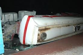 اصابة شخص في تدهور صهريج غاز في " النقب " وأزمة سير خانقة