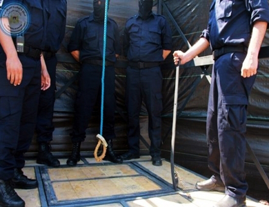 المقاومة في غزة أعدمت عددا من المتخابرين مع إسرائيل المقاومة في غزة أعدمت عددا من المتخابرين مع إسرائيل