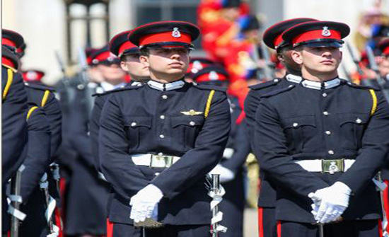 ولي العهد يلتحق في دورة عسكرية بالمملكة المتحدة