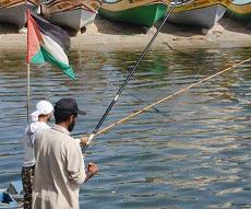 قصف مراكب الصيادين الفلسطينيين بغزة 