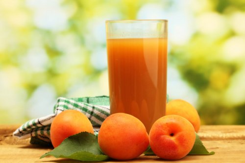 عصير الخوخ والجزر عصير الخوخ والجزر
