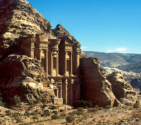 عروض إحياء التراث في البترا تقدير لخصوصية المكان ومتعة للزائر عروض إحياء التراث في البترا تقدير لخصوصية المكان ومتعة للزائر