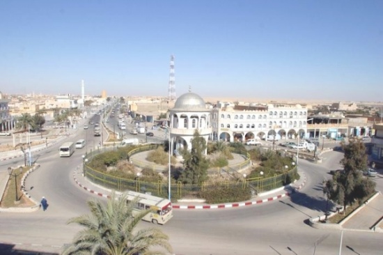 مياه الصرف الصحي والامطار تداهم مدرسة البرج في سوف مياه الصرف الصحي والامطار تداهم مدرسة البرج في سوف