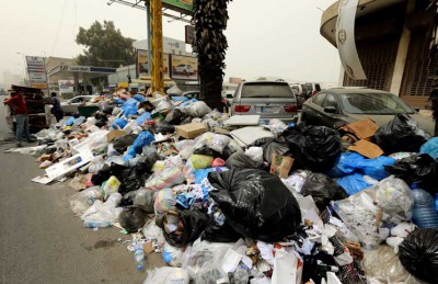 جبال من النفايات تحاصر بيروت بانتظار مصير خطة الحكومة جبال من النفايات تحاصر بيروت بانتظار مصير خطة الحكومة