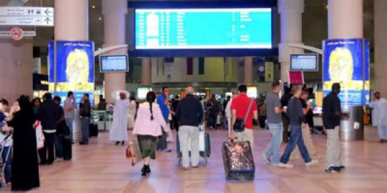 شاهد.. مشاجرة بين مجموعة شباب في مطار الكويت