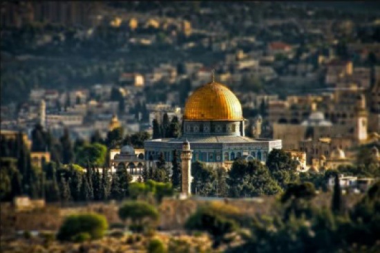 افتتاح مدرسة استيطانية في مبنى البريد الاردني بالقدس افتتاح مدرسة استيطانية في مبنى البريد الاردني بالقدس