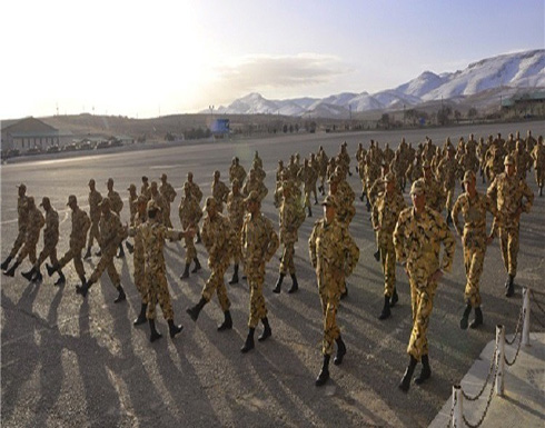 مقتل 4 جنود إيرانيين وإصابة 12 بإطلاق نار داخل قاعدة عسكرية