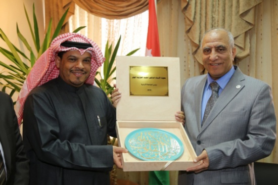 الملحقون الثقافيون العرب يكرمون الطراونة