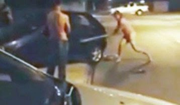 امرأة تحطم سيارة زوجها الخائن