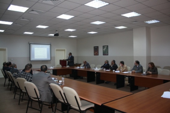 محاضرة في جامعة الشرق الاوسط  للتعريف بكيفية إعداد خطط للكليات