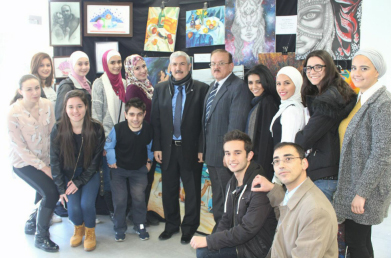 رئيس جامعة الأميرة سمية للتكنولوجيا يفتتح معرض الرسم الحر رئيس جامعة الأميرة سمية للتكنولوجيا يفتتح معرض الرسم الحر