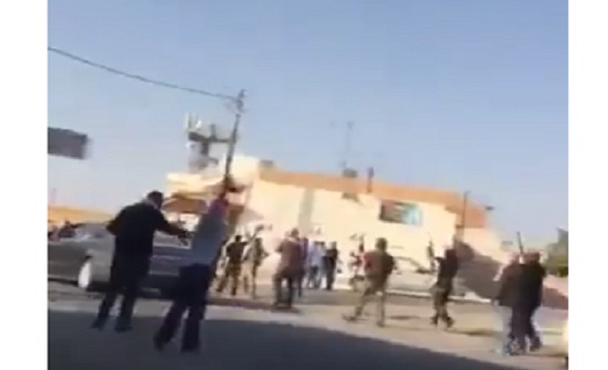 احتجاجات في مادبا رفضاً لعودة عائلة أجليت بجريمة قتل احتجاجات في مادبا رفضاً لعودة عائلة أجليت بجريمة قتل