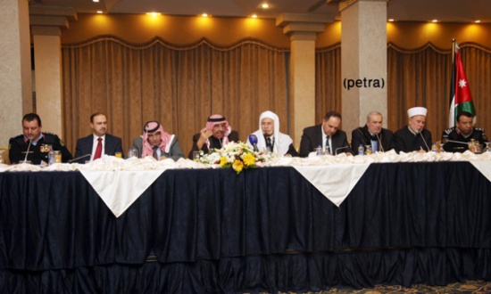 وزير الداخلية يتفقد الاثار الناجمة عن الاحوال الجوية وزير الداخلية يتفقد الاثار الناجمة عن الاحوال الجوية