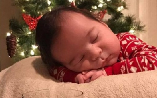 ابوان ينزعان عن طفلهما أجهزة التنفس الاصطناعي!