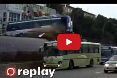 سائق يفقد السيطرة على باص ليقفز من مكان مرتفع