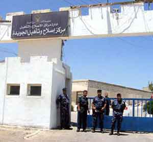 المحكوم عليه بقضية "حماس" ثابت ابو الحاج يبدأ اضرابا عن الطعام في مركز اصلاح الجويدة