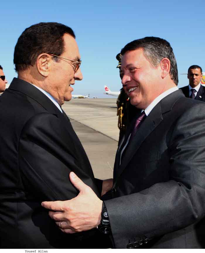 الملك والرئيس المصري يبحثان جهود استئناف المفاوضات الفلسطينية الاسرائيلية   