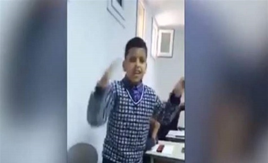طفلٌ عربيٌّ يتحدّى الآلة الحاسبة.. ويذهل الجميع بقدراته! (فيديو) طفلٌ عربيٌّ يتحدّى الآلة الحاسبة.. ويذهل الجميع بقدراته! (فيديو)