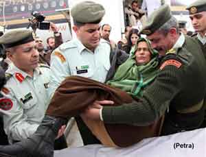 جرحى عراقيون يصلون عمان لتلقي العلاج