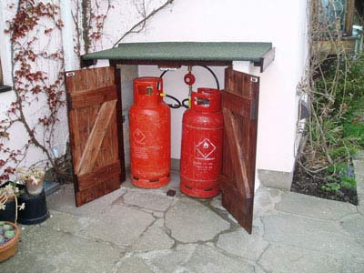 إصابة شخصين بضيق في التنفس بسبب تسرب الغاز