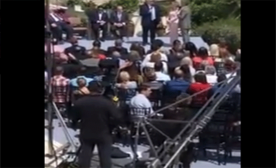 اقتحام غريب لحفل السفير الامريكي في القدس.. فيديو