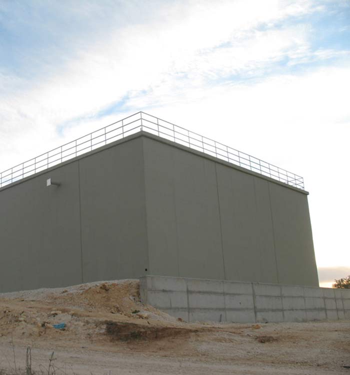 العثور على جثة خمسيني مصاب بكسور بالجمجمة وملقى بحاووز ماء 