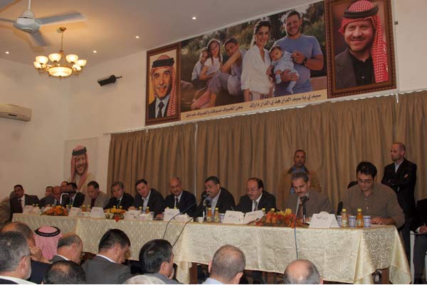 وزراء يتفقدون مواطني وادي الاردن