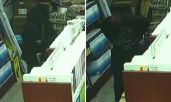 شاهد..  لص مثقف يخفي 10 كتب داخل سرواله