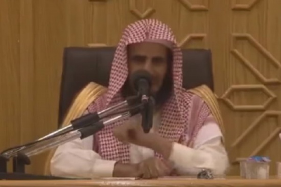 المرأة لا يصح أن تقود السيارة بـ”ربع عقل”.. فيديو لرئيس “الإفتاء” بعسير يثير جدلاً المرأة لا يصح أن تقود السيارة بـ”ربع عقل”.. فيديو لرئيس “الإفتاء” بعسير يثير جدلاً