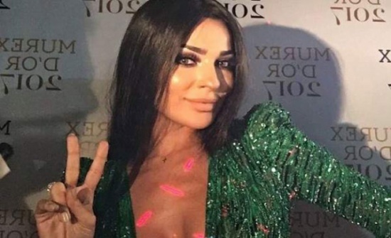 نادين نجيم تهدي جائزة الموريكس دور لزميلاتها! نادين نجيم تهدي جائزة الموريكس دور لزميلاتها!