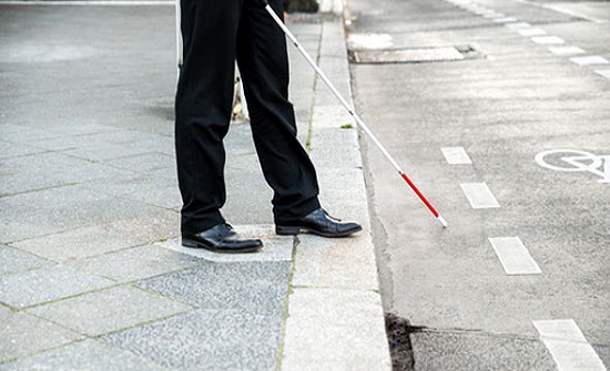 عصا جديدة لمساعدة مكفوفي الكرك خلال حياتهم اليومية