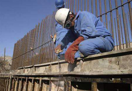 وزارة العمل تنهي نزاعا عماليا 