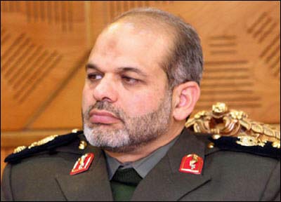 إيران تهدد بضرب السفن بالخليج