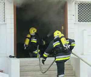 اصابة شخص اثر حريق منزل